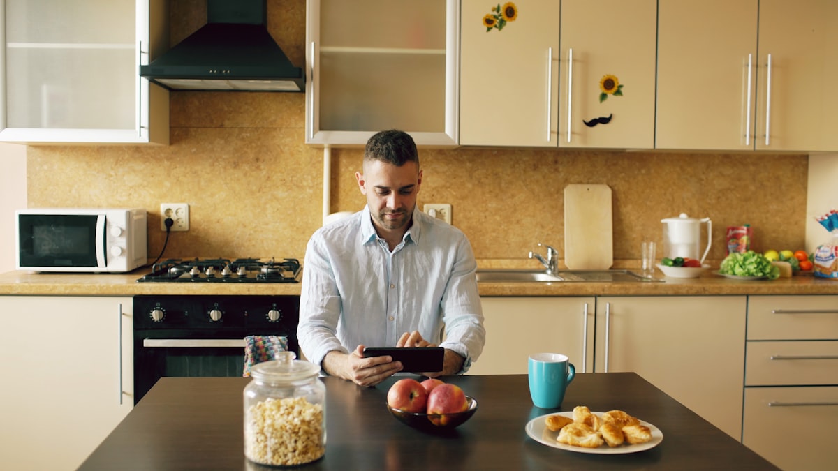 Nutritionist preparing meal plan